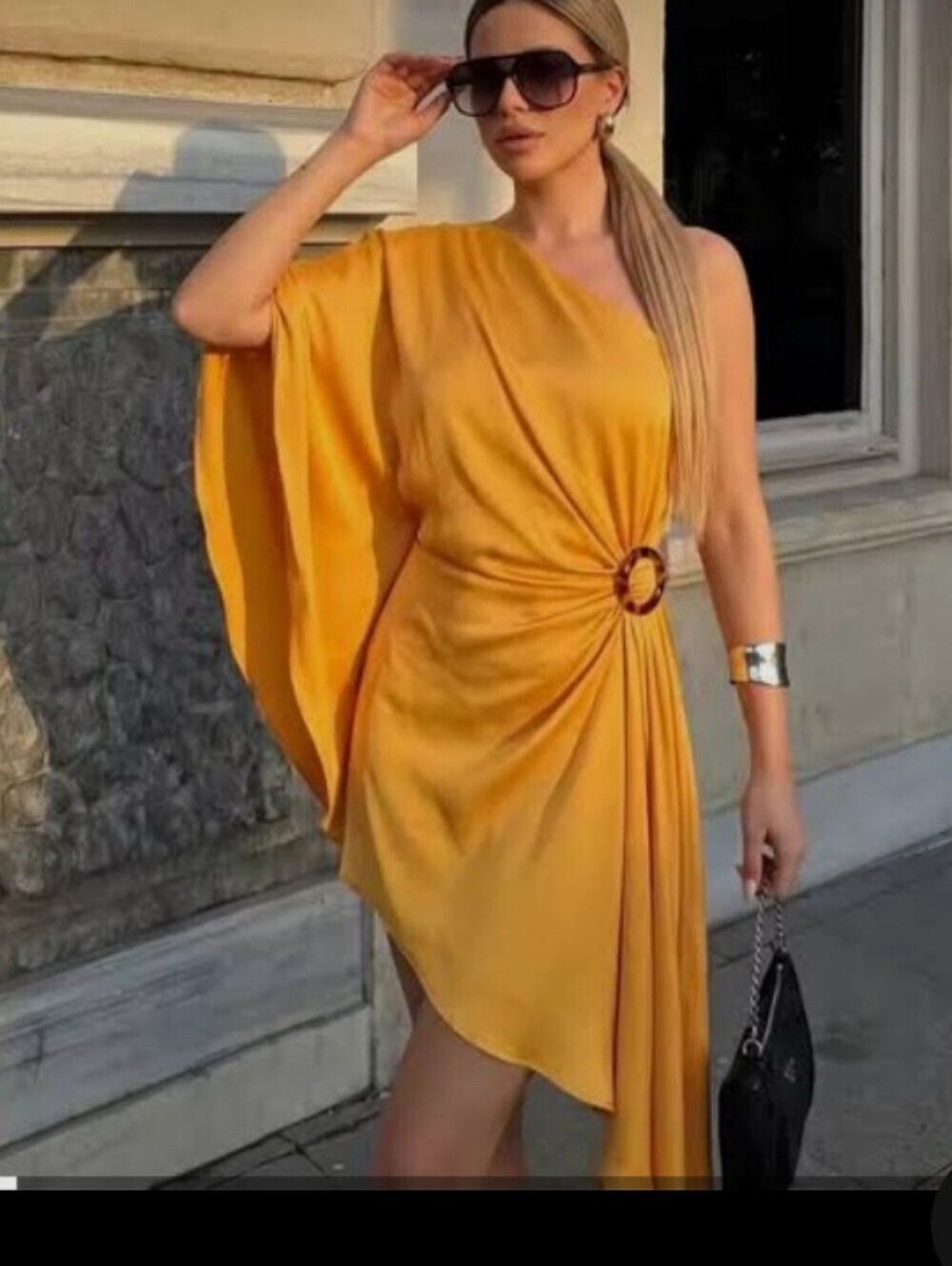 Elegant One-Shoulder Yellow Dress with Waist Ring - Picture 4 of 10
